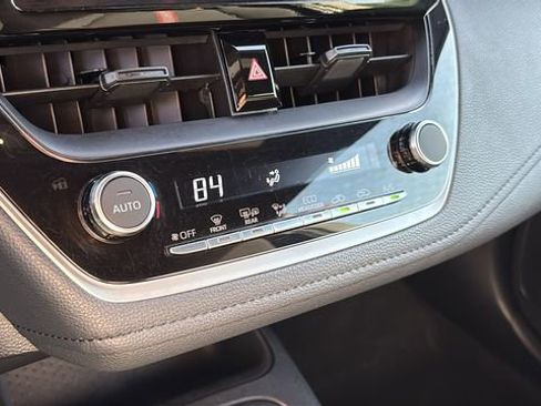 Used 2025 Toyota Corolla SE FWD image 21