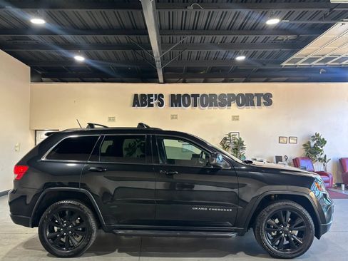 Used 2013 Jeep Grand Cherokee Altitude RWD image 4