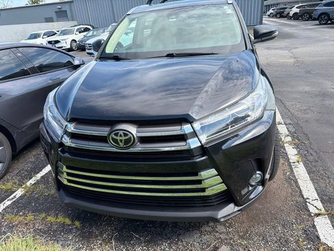 Used 2018 Toyota Highlander Limited w/ Protection Package #3 AWD/4WD image 2