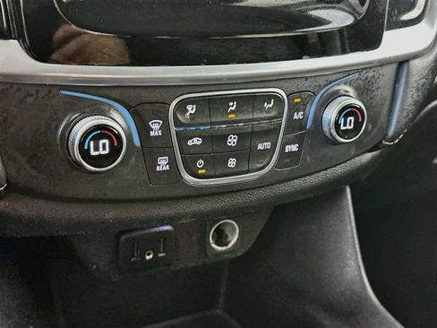Used 2021 Chevrolet Traverse LT w/ LPO, Cargo Package FWD image 18