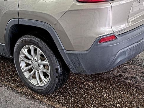 Used 2019 Jeep Cherokee Latitude w/ Popular Appearance Group FWD image 22