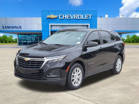 Used 2023 Chevrolet Equinox LS w/ LS Convenience Package FWD image 2