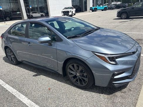 Used 2026 Toyota Corolla SE FWD image 2