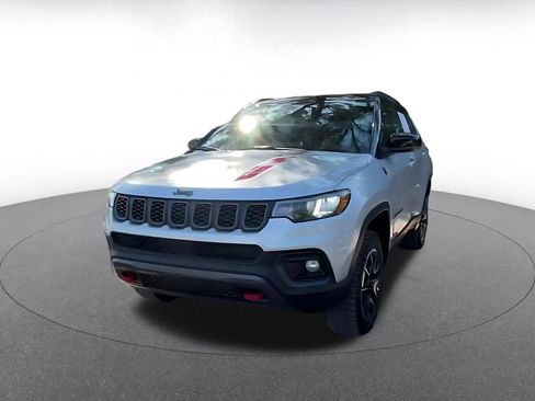 Used 2025 Jeep Compass Trailhawk image 7