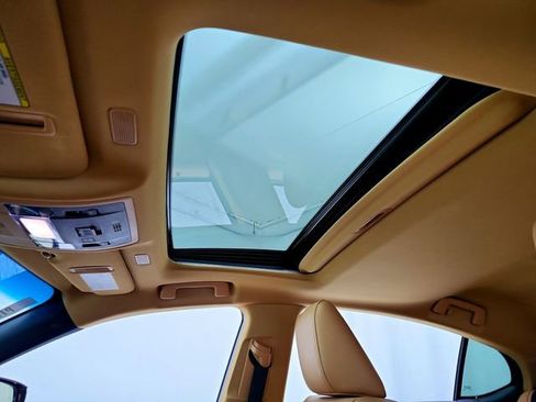 Used 2025 Lexus ES 300h w/ Accessory Package (Z2) image 22