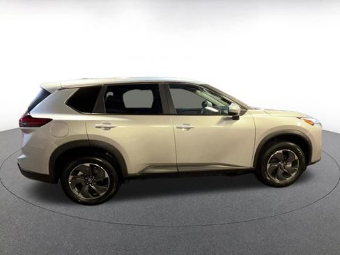 Used 2025 Nissan Rogue SV image 16