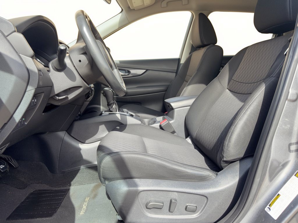 Used 2018 Nissan Rogue SV FWD image 5