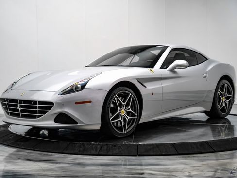 Used 2016 Ferrari California T image 3