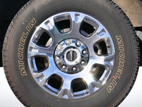 Used 2021 Ford F250 Lariat w/ Chrome Package image 17