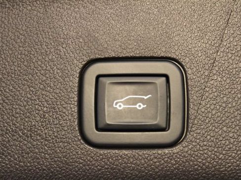 Used 2022 Chevrolet Tahoe LT w/ Luxury Package AWD/4WD image 20