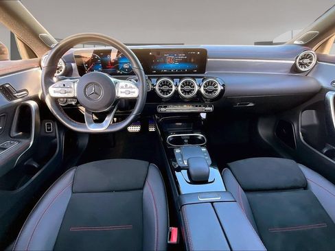 Used 2023 Mercedes-Benz CLA 250 image 7