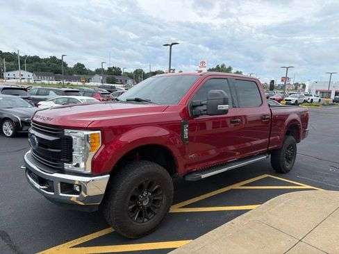 Used 2017 Ford F250 XLT w/ XLT Premium Package AWD/4WD image 2