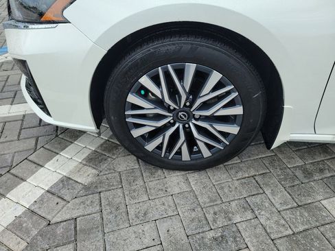 Used 2025 Nissan Altima 2.5 SV w/ SV Premium Package FWD image 12