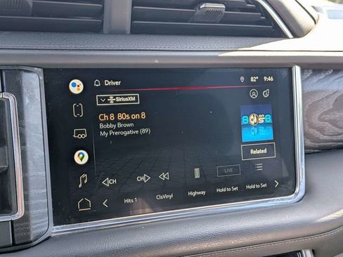 Used 2022 GMC Yukon Denali w/ Advanced Technology Package AWD/4WD image 19