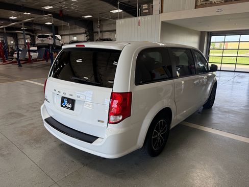 Used 2018 Dodge Grand Caravan SE FWD image 7