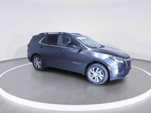 Used 2023 Chevrolet Equinox LT image 3