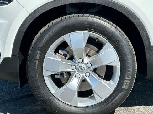 Used 2020 Volvo XC40 T4 Momentum FWD image 26