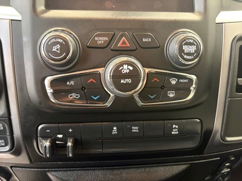 Used 2022 RAM 1500 Classic SLT w/ Electronics Group AWD/4WD image 29