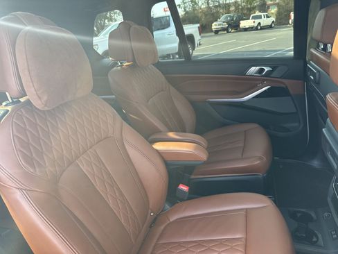 Used 2022 BMW ALPINA XB7 image 34