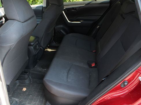 Used 2021 Toyota RAV4 LE AWD/4WD image 17