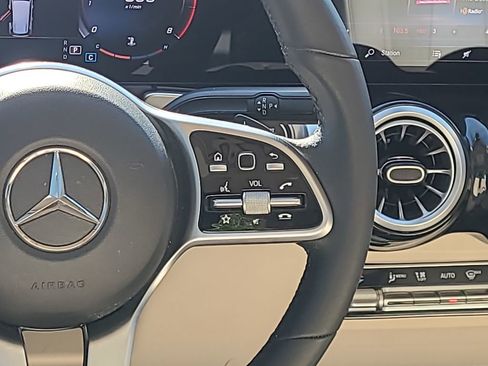 Used 2022 Mercedes-Benz GLB 250 image 26