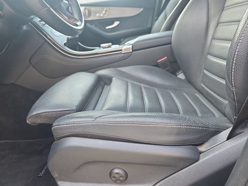 Used 2019 Mercedes-Benz GLC 300 4MATIC image 28