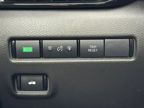 Used 2025 Nissan Sentra SV FWD image 8