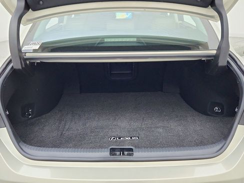 Used 2019 Lexus ES 300h w/ Accessory Package 2 FWD image 34
