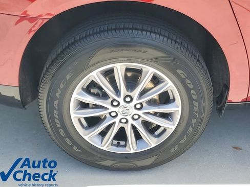 Used 2024 Buick Enclave Essence w/ Technology Package FWD image 8
