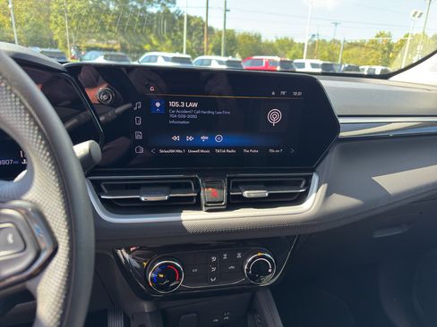 Used 2025 Chevrolet TrailBlazer LT image 21