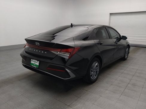 Used 2024 Hyundai Elantra SEL FWD image 9