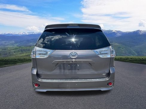 Used 2013 Toyota Sienna SE FWD image 5