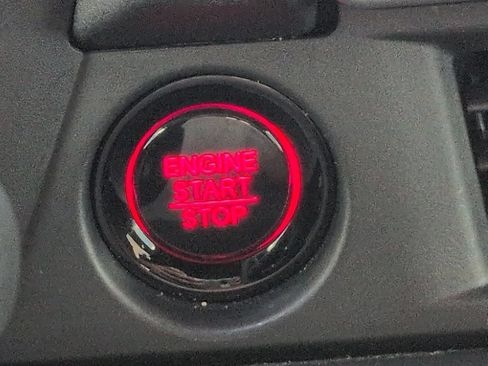 Used 2025 Honda Pilot Sport image 28
