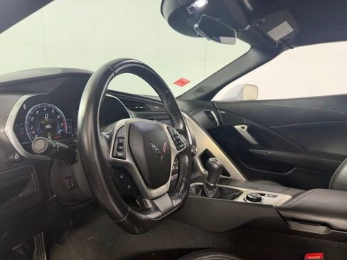 Used 2019 Chevrolet Corvette Stingray Coupe w/ 1LT RWD image 22