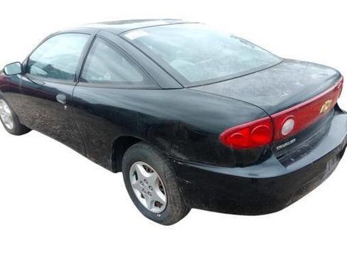 Used 2005 Chevrolet Cavalier Coupe FWD image 3