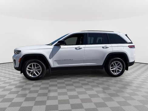 Used 2025 Jeep Grand Cherokee Laredo X w/ Luxury Tech Group I AWD/4WD image 5