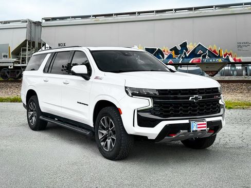 Used 2023 Chevrolet Suburban Z71 w/ Luxury Package AWD/4WD image 8