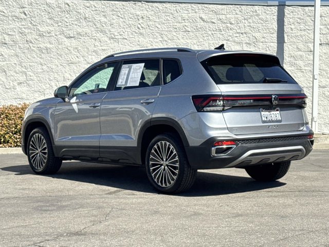 Certified 2025 Volkswagen Taos SE FWD image 3