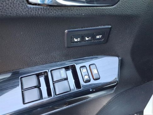 Used 2018 Toyota RAV4 Limited image 14