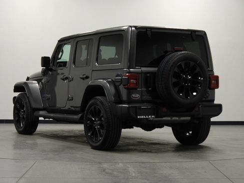 Used 2025 Jeep Wrangler Sahara image 6