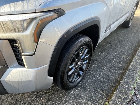 Used 2024 Toyota Tundra Platinum AWD/4WD image 7