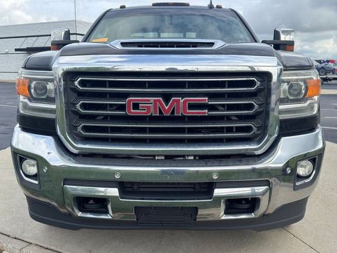 Used 2019 GMC Sierra 2500 SLT w/ Duramax Plus Package AWD/4WD image 2