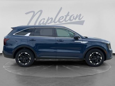 Used 2025 Kia Sorento S w/ Panoramic Sunroof Package FWD image 9