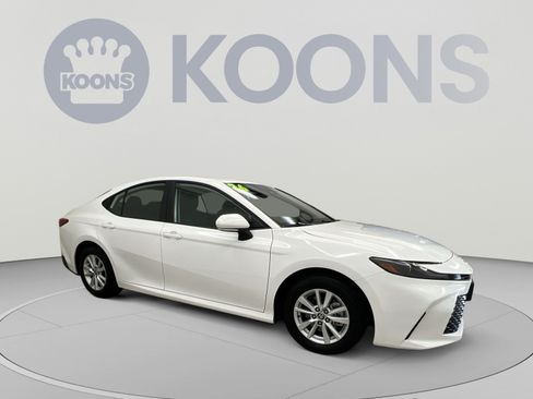 Used 2026 Toyota Camry LE FWD image 10