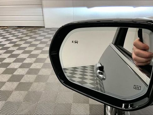 Used 2025 Buick Enclave Avenir w/ Super Cruise Package image 31