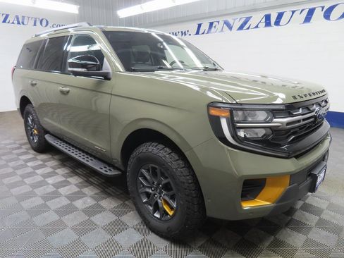 Used 2025 Ford Expedition Tremor image 3