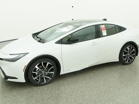 New 2026 Toyota Prius Plug-In Hybrid FWD image 2