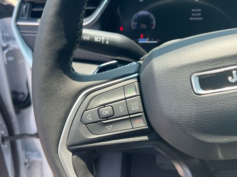 New 2025 Jeep Grand Cherokee Laredo w/ Luxury Tech Group I image 27