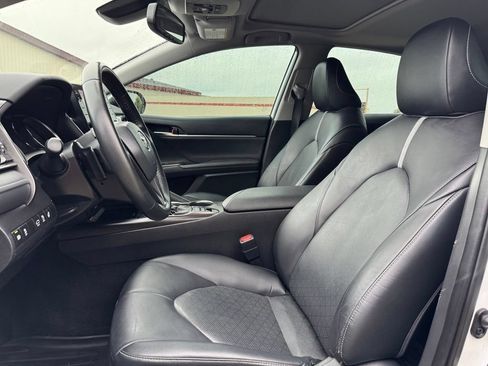 Used 2021 Toyota Camry XSE w/ Navigation Upgrade Package FWD image 4