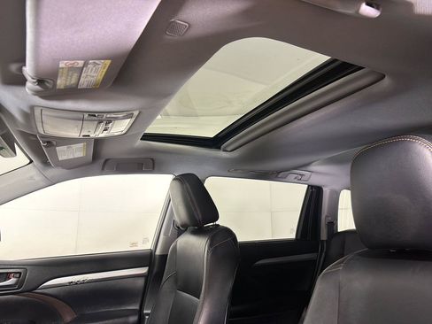 Used 2019 Toyota Highlander XLE AWD/4WD image 38